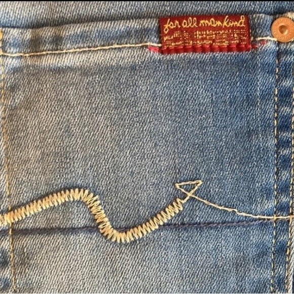 7 For All Mankind Size 26 Shorts Like New - Picture 3 of 8